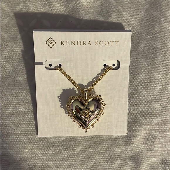 kendra scott mallory gold locket short pendant necklace - Picture 4 of 5